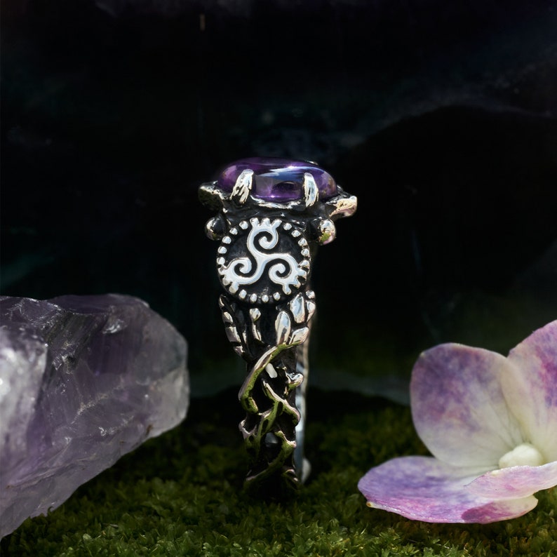 Anillo celta de amatista Triskelion / Anillo Boho / Anillo de piedra preciosa púrpura / Anillo de piedra de nacimiento de febrero / Anillo de triskel irlandés / Plata de ley imagen 7