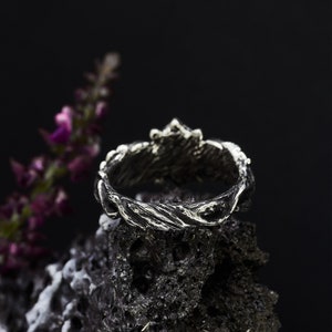 Anillo celta de amatista Triskelion / Anillo Boho / Anillo de piedra preciosa púrpura / Anillo de piedra de nacimiento de febrero / Anillo de triskel irlandés / Plata de ley imagen 8