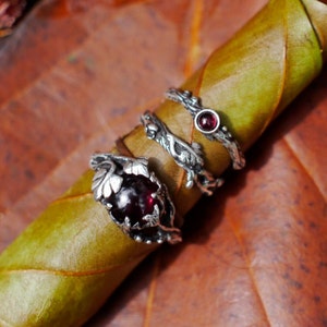 Twig Wedding ring set "Theia+Mio+Dew" | Garnet Ring | Garnet Engagement Ring | Bridal jewelry set | Vintage garnet ring set