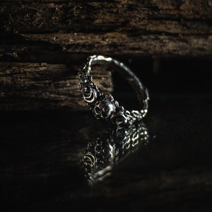 Skull Ring Florie 925 Silver Gothic Ring Biker Ring Viking Nature Ring Heavy Metal Ring Memento Mori Ring Floral Punk Ring zdjęcie 5