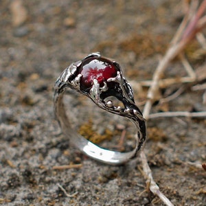 Red Garnet Ring "Theia" | Engagement ring | Antique Ring | Rings for women | Vintage ring | Gemstone ring | Garnet jewelry | Flower ring