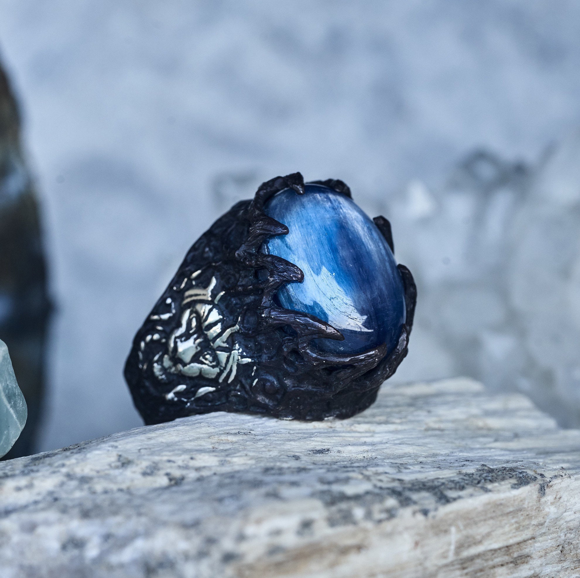 Black kyanite ring online