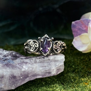 Anillo celta de amatista Triskelion / Anillo Boho / Anillo de piedra preciosa púrpura / Anillo de piedra de nacimiento de febrero / Anillo de triskel irlandés / Plata de ley imagen 10