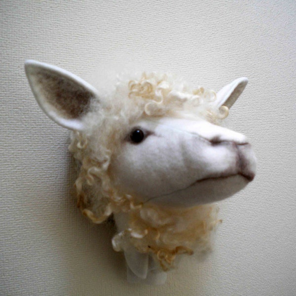 SHEEP HEAD trophy head pattern by Jan Horrox