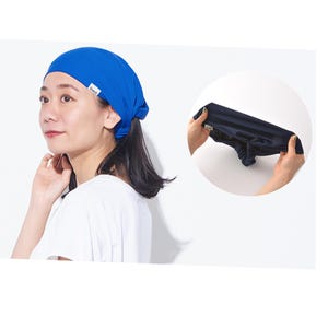 Puede incluir: Se usa un gorro azul real. El gorro está hecho de un material suave y elástico. Un primer plano muestra el gorro estirado, revelando su flexibilidad. El gorro tiene una pequeña etiqueta blanca.