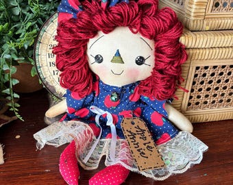 Poznaj Apple Annie | Ręcznie robiona prymitywna lalka szmaciana | Ludowa lalka materiałowa | OOAK Shelf Sitter | Rustykalny wystrój domu | Dekoracja Dilly Bug