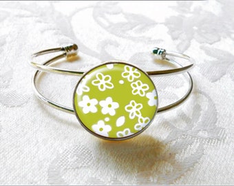 Pyrex Spring Blossom Silver Cuff Bracelet, Daisy Cabochon Cuff Bracelet, Pyrex Bracelet, Birthday Gift Ideas, Green Cuff Bracelet