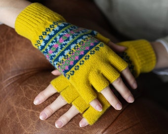 Yellow fair Isle style half finger gloves, woollen gloves