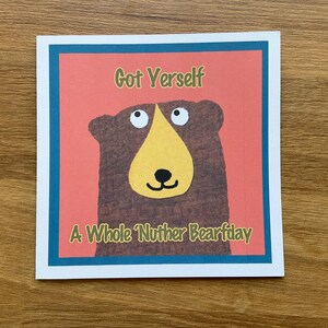 Carte d'anniversaire avec un ours, carte drôle, colorée et mignonne, carte de voeux, de la gamme Ours in Squares