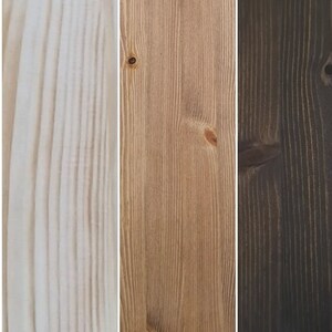 Puede incluir: Tres muestras de madera que muestran diferentes etapas de tinci&oacute;n de madera. La primera muestra es de color madera claro y natural. La segunda muestra es de color marr&oacute;n medio. La tercera muestra es de color marr&oacute;n oscuro.
