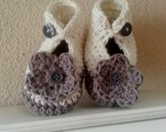 Crochet pattern baby flower slippers