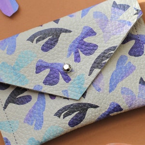 Minicartera de piel para tarjetas y monedas con estampado de pájaros en azul bígaro - regalo para buzón