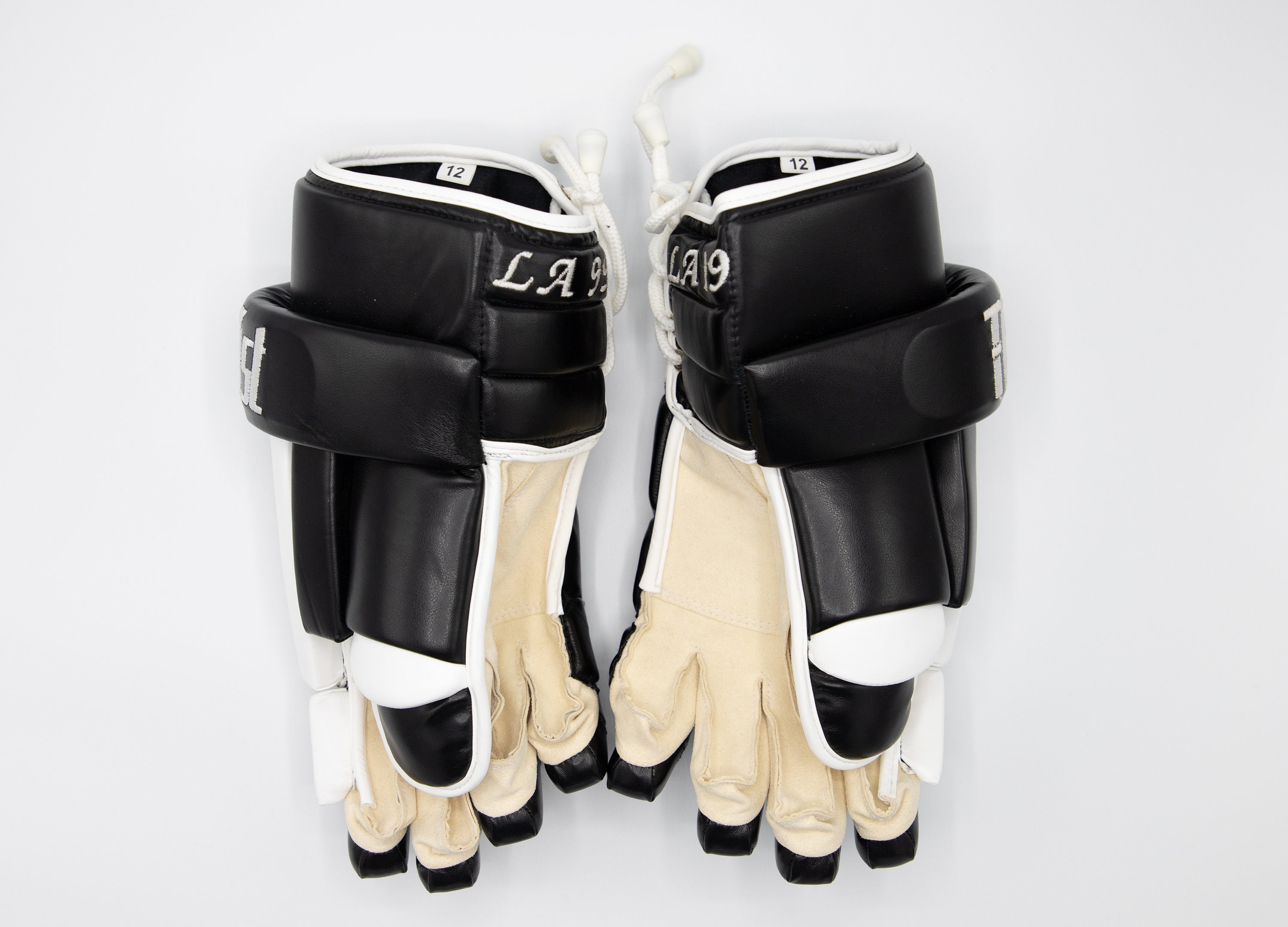 Curated visual reference: Picture Idea: Vintage Leather Hockey Gloves High Cuff The King S Ransom