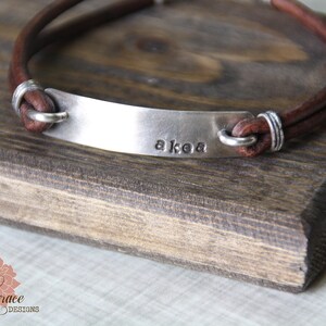 Armband i sterlingsilver och läder, personlig stång, herrsmycken, initialer, handstämplat meddelande