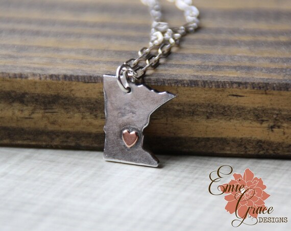 State Pride スターリングシルバーペンダントネックレス 18インチ MORGAN & PAIGE State Outli 並行輸入品 Pride Stuff ギフト LGBT プライドイヤリング ゲイプライド ネックレス ホワイトゴールド 925スターリングシルバー以上  レズビアンプライド アクセサリー トランスジェンダー 調節可能なリング インフィニティ レインボーネックレス プライド ジュエリー ギフト 彼女,