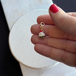 Gold Charm- Cupcake