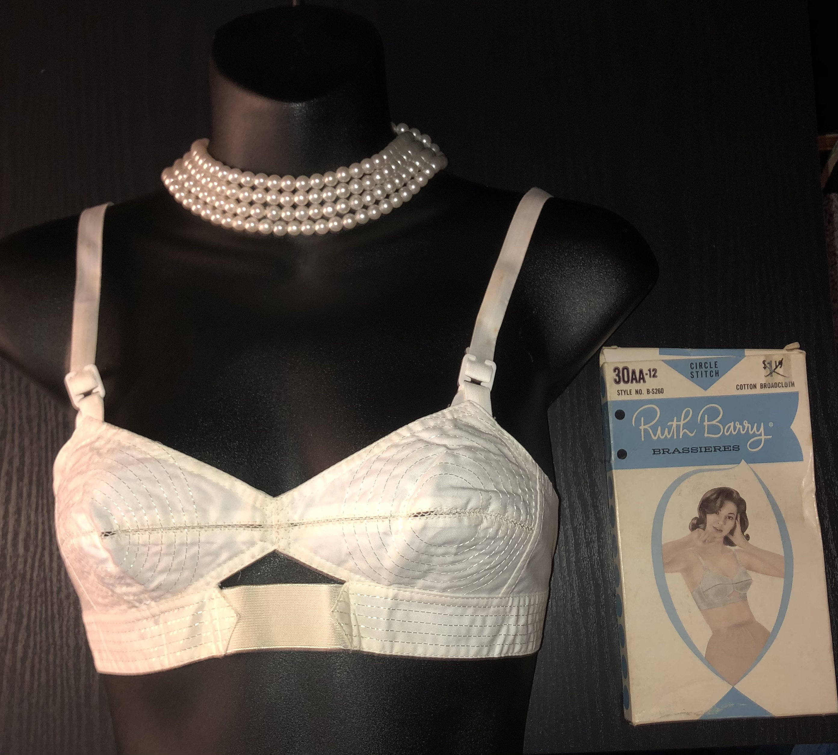 Vintage 1960's RUTH BARRY Circle Stitch Cotton Bullet Bra 30AA 