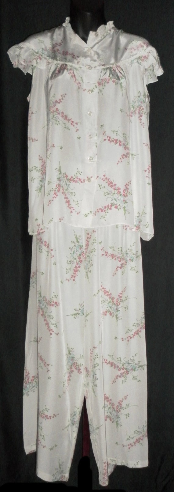1940's Old Hollywood Starlet Vintage White & Flora