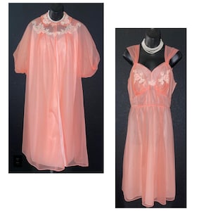 Exclusive Collection - Vintage 1950&#39;s ARTEMIS Tangerine Orange & Pink Chiffon Overlay Lace Nightgown / Peignoir Set 38