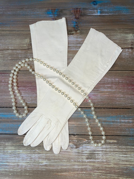 One Pair of Off White Vintage 1950's Soft Leather… - image 1