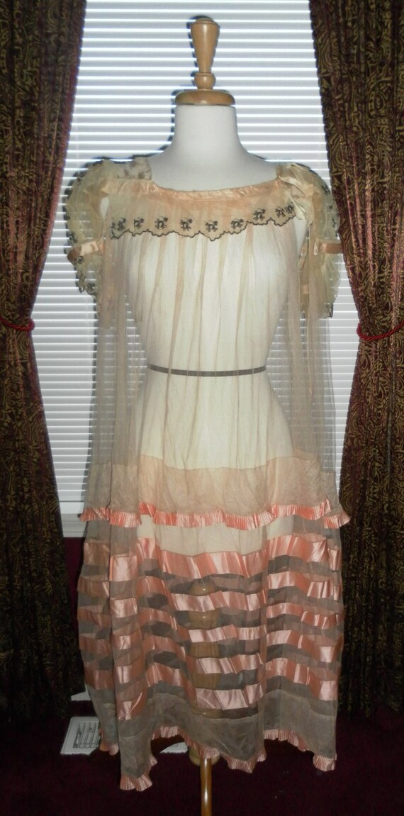 Luxuriant Uptown Lady Vintage Late 1800's Edwardi… - image 2