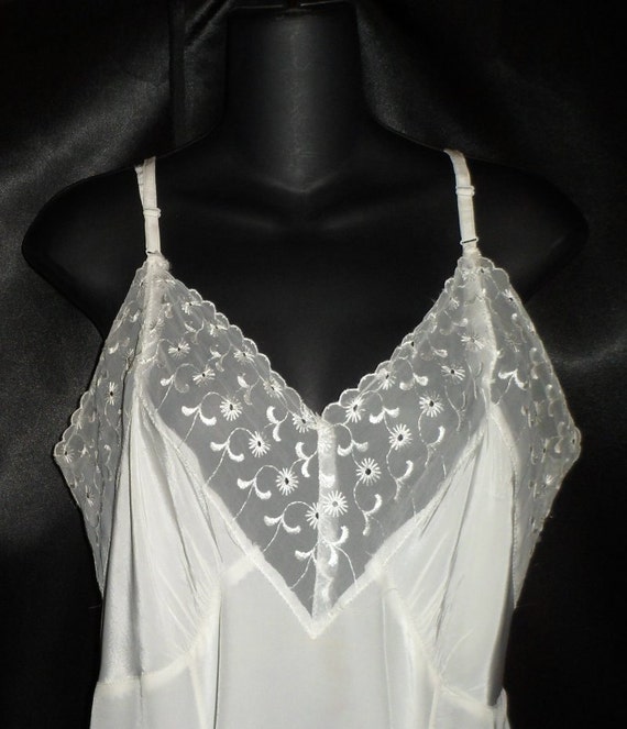 FREE USA SHIPPING!!! Shiny 1940's Ethereal White