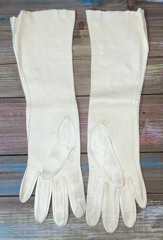 One Pair of Ivory Vintage Unbranded 1950's Soft L… - image 3