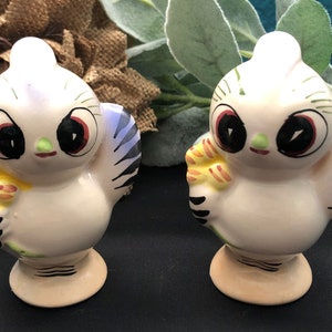 Vintage Collectible Ceramic Hand Painted Big Eyed Blue Birds w/ Yellow Floral Bouquets - Salt & Pepper Shakers