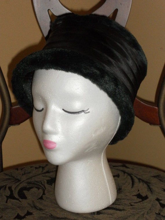 Vintage 1950's Black Faux Fur & Satin Cloche Hat - image 1