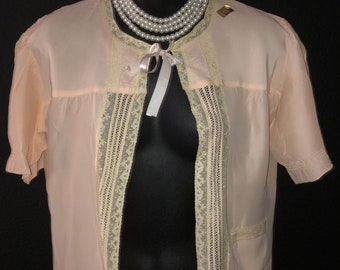 OLD STORE STOCK ~ Vintage 1940's Peachy Pink Rayon & Ecru Lace Bedjacket - Up to 40" Bust L