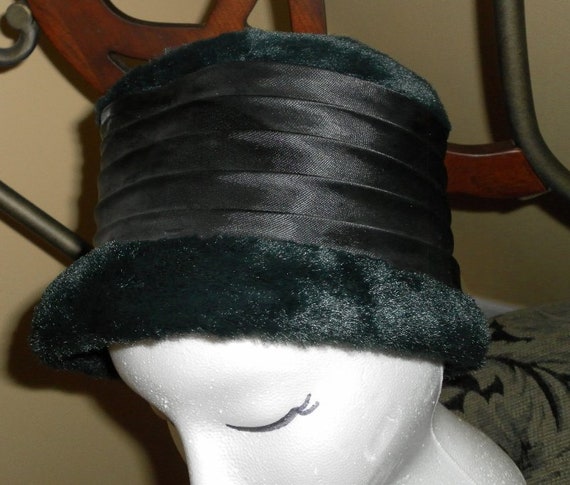 Vintage 1950's Black Faux Fur & Satin Cloche Hat - image 2