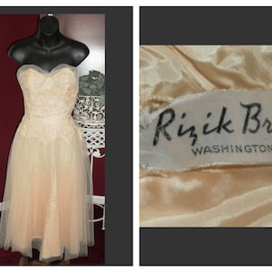 Vintage 1950&#39;s High Society &quot;Rizik Bros&quot; Designer Posh Beige Tulle & Lace Strapless Dress 32-34