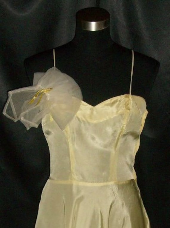Stunning 1950's Vintage Yellow Rayon Party / Prom 