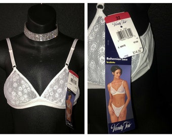 Sweet 1990's "Bohemian Lace" VANITY FAIR Bralette Bra - Stretch 32 Cup - Perfect Training Bra!