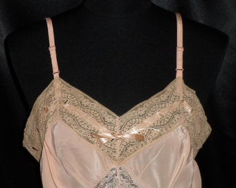 The Picture of Elegance!!   Vintage 1940's - 1950's Ecru Lace & Peach Rayon Full Slip 36