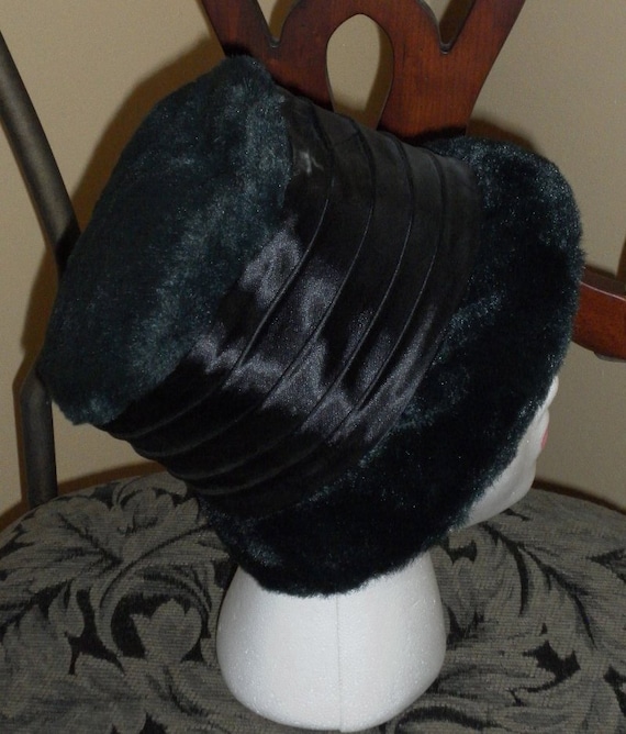 Vintage 1950's Black Faux Fur & Satin Cloche Hat - image 4