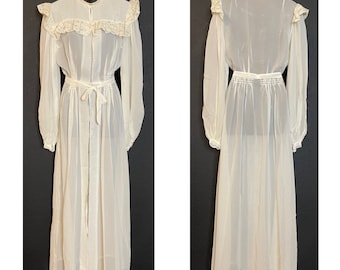 CLEARANCE!  Refined & Classy Vintage 1930's Sheer Off White Robe / Peignoir / Dressing Gown with Ecru Lace 36