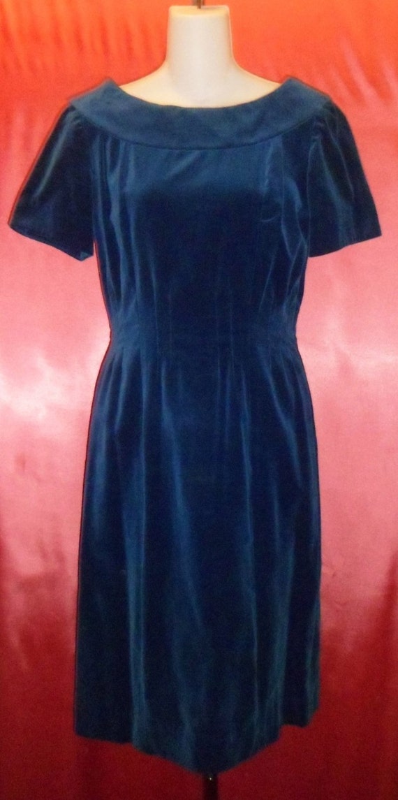 Vintage 1950's Deep Blue Velvet Boat Collar Dress… - image 2