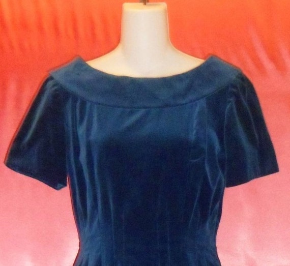 Vintage 1950's Deep Blue Velvet Boat Collar Dress… - image 1