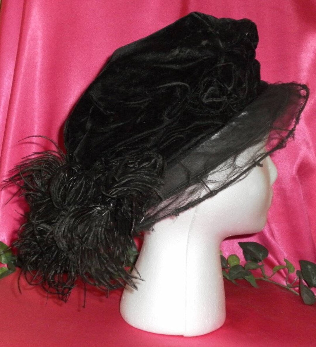 Turn of the Century Antique Vintage fisk Black Velvet Brimmed Hat
