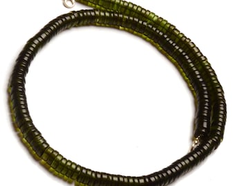 Collar de cuentas de cuarzo color cromodiópsido de 7,5 mm con forma de heishi lisa, 17,5"