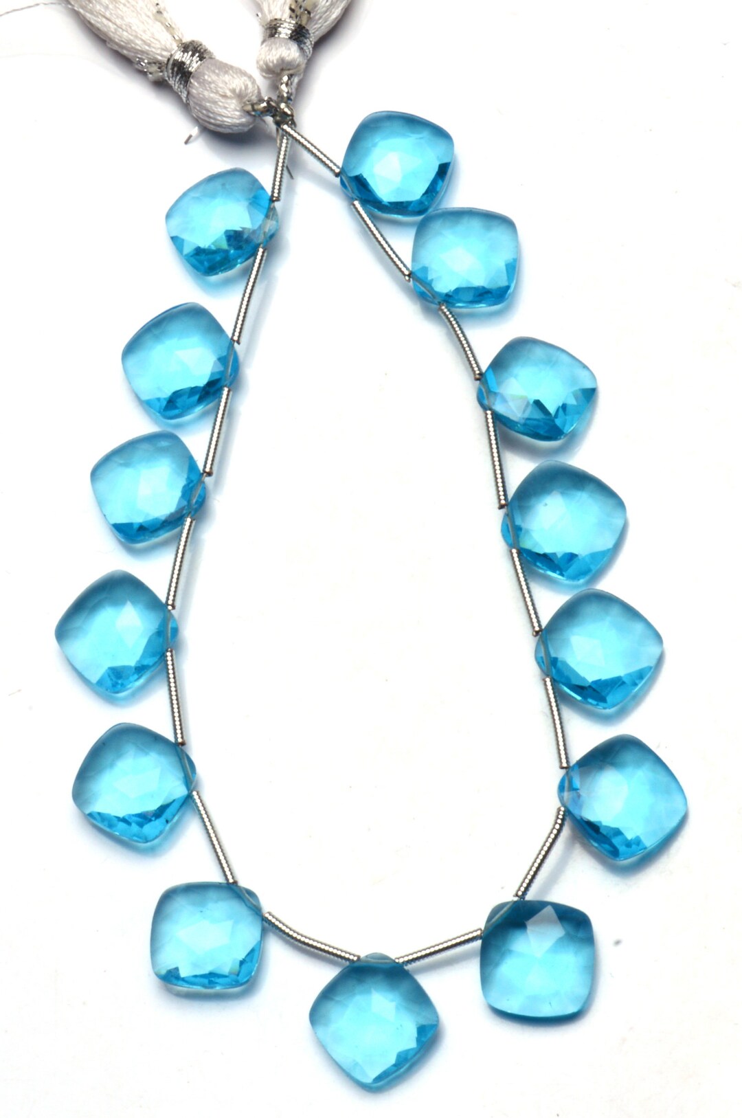 Topaze bleue de 17,7 mm taillée en briolette, 25,34 carats