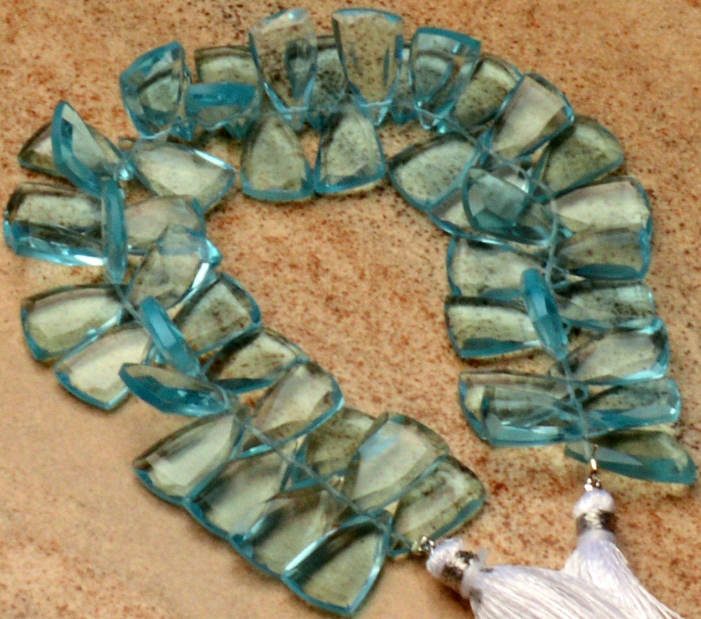 Perles En Quartz Forme Voile Couleur Topaze Bleu Ciel - 15x? - Neuf Sans Emballage