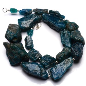 Collar de apatita de neón de gema azul natural, áspera sin pulir semiprecios nugget abalorios 21" Full Strand 9-27MM ancho y 10-27mm largos cuentas imagen 3