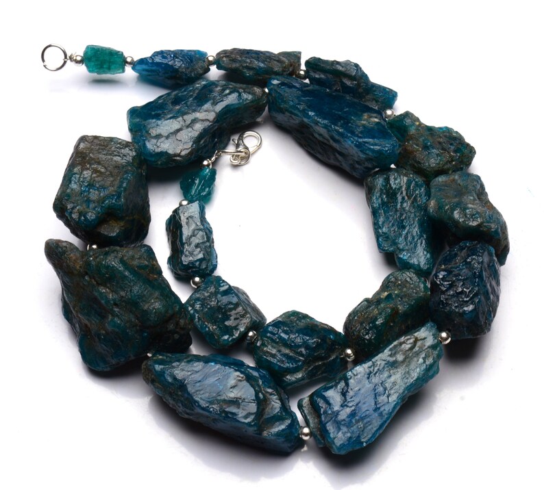 Collar de apatita de neón de gema azul natural, áspera sin pulir semiprecios nugget abalorios 21" Full Strand 9-27MM ancho y 10-27mm largos cuentas imagen 3