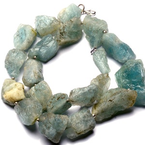 Natürliche Edelstein Aquamarin Roh unpolierte Nugget Perlen Halskette 21 Zoll Vollstrang 20 bis 25mm breit und 24 bis 38mm lange Perlen Naturberyll