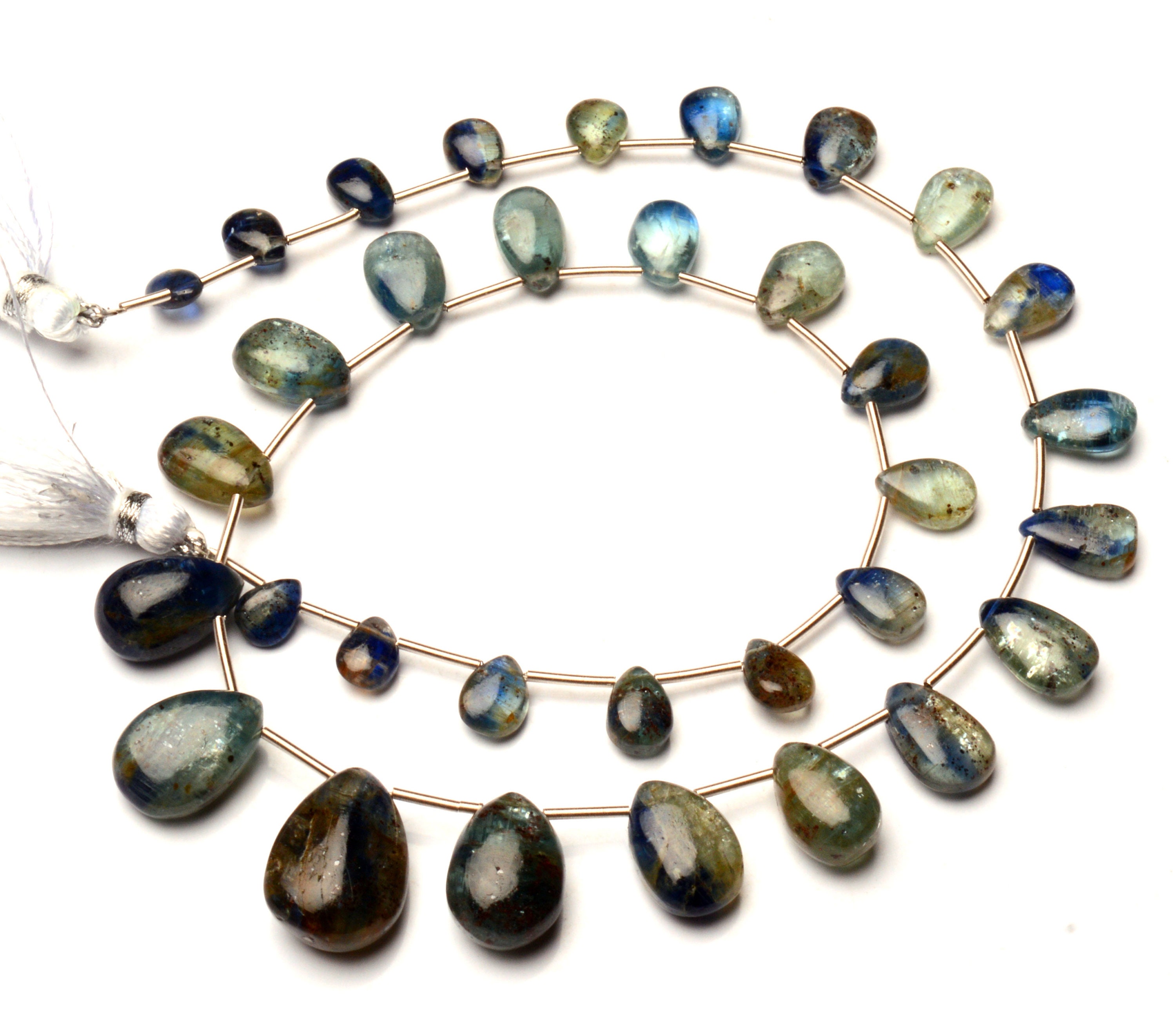 Gouttes de poire à facettes en cyanite bleue : 20 brins de 20 cm, 85 carats - France