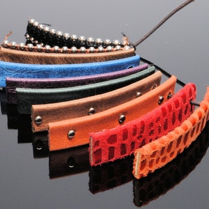 Horseshoe Clasp Bracelet in 10mm Flat Leather image 3