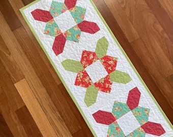 Quilted table runner Prairie flower design 17” x 46.5”.  Free shipping