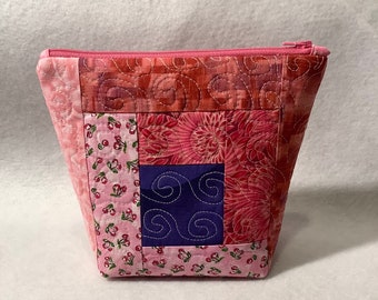 Quilted patchwork zipper pouch bag. Log cabin pattern. 8.”x7”x3”Free shipping